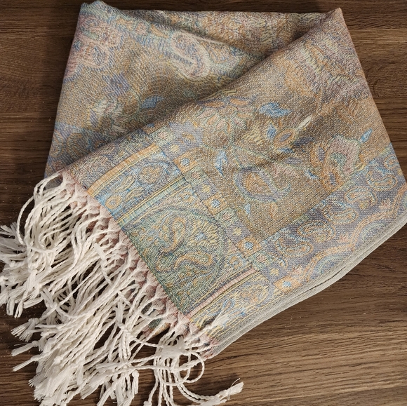 Multi colored scarf - Picture 1 of 1
